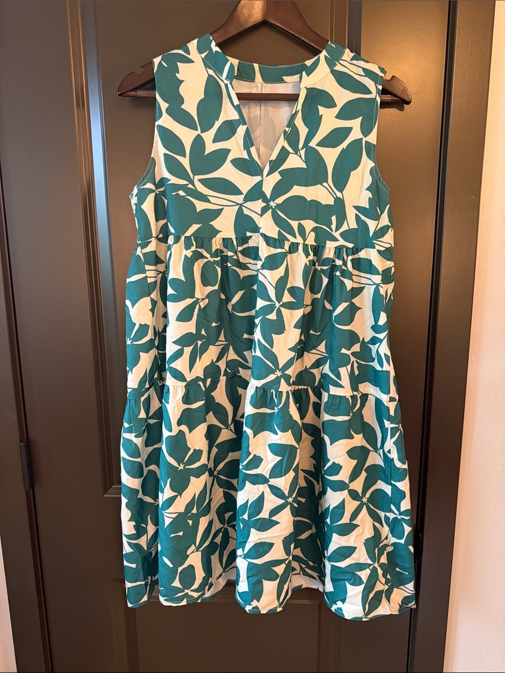 SHEIN Teal and White Leaf Print Sleeveless Dress